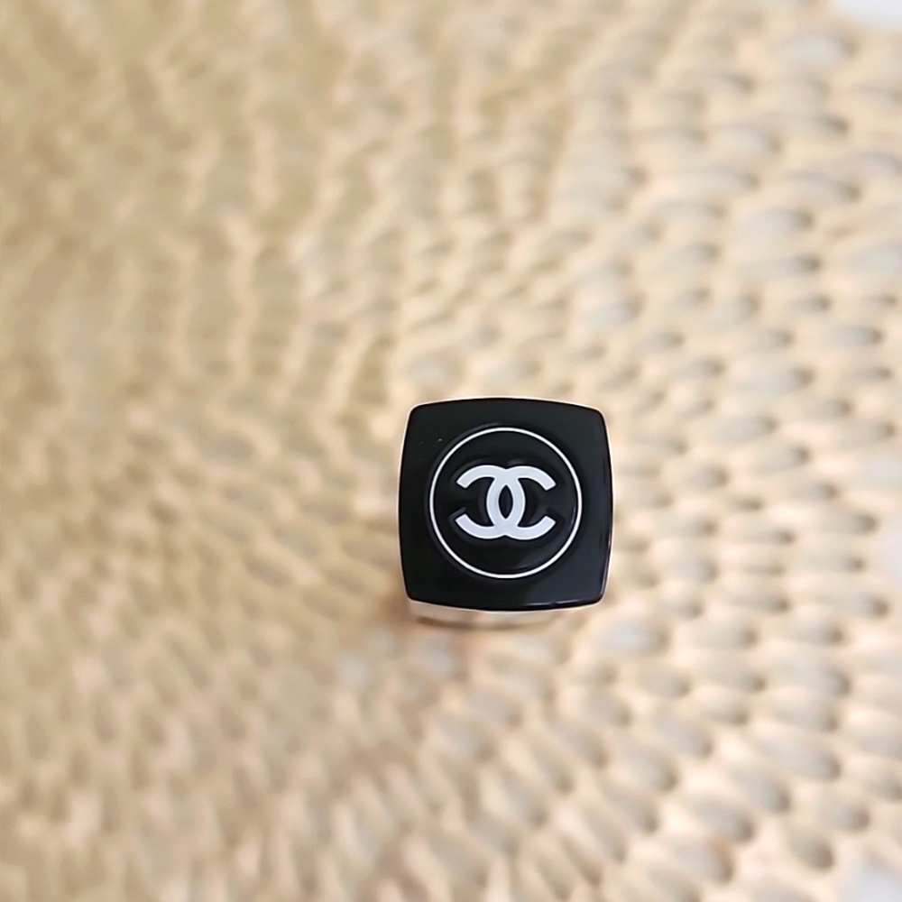 Chanel lip gloss gold gloss